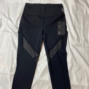 Lululemon x Barry’s Bootcamp Stronger As One Tight